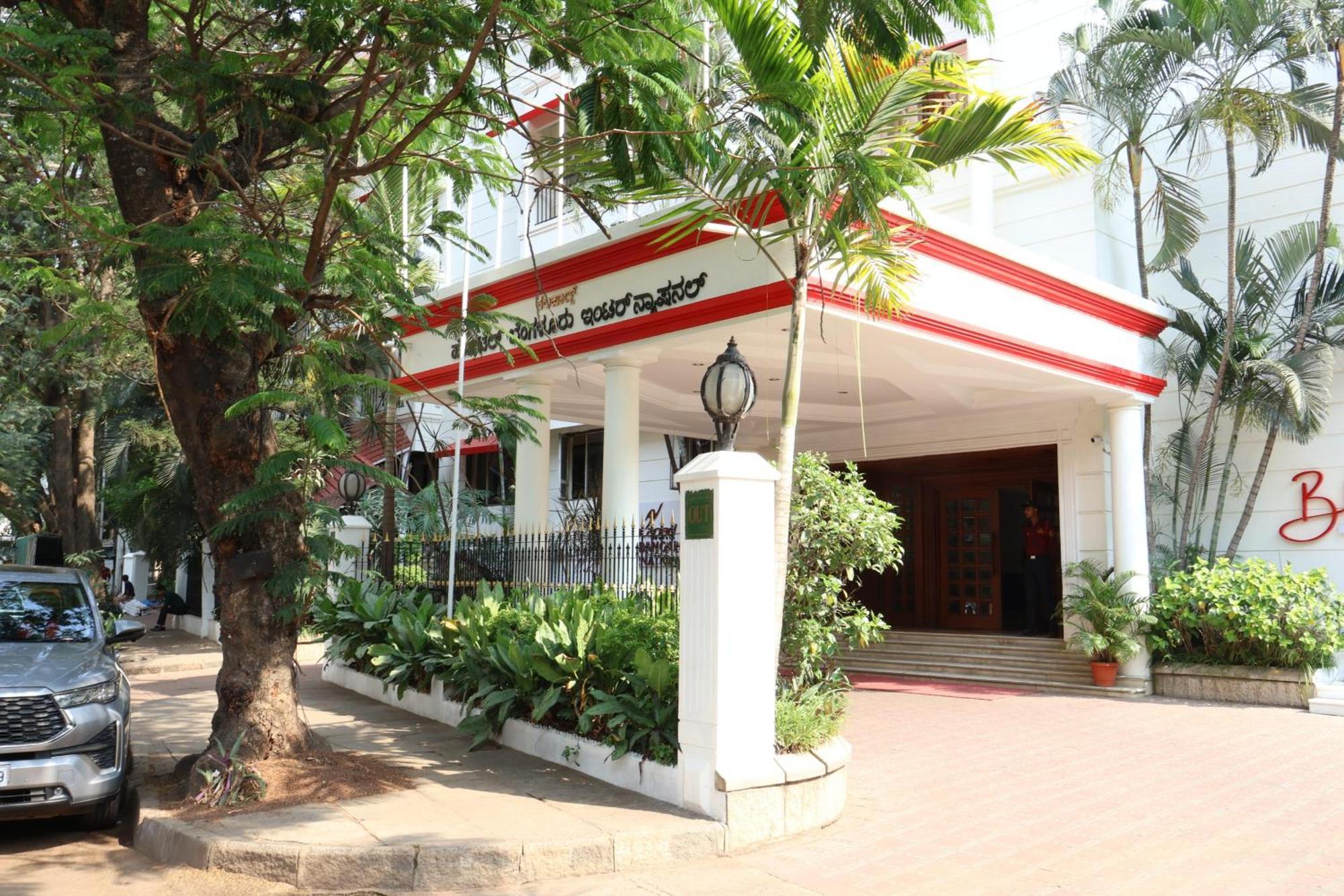 Nalapad'S Hotel Bangalore International Екстериор снимка