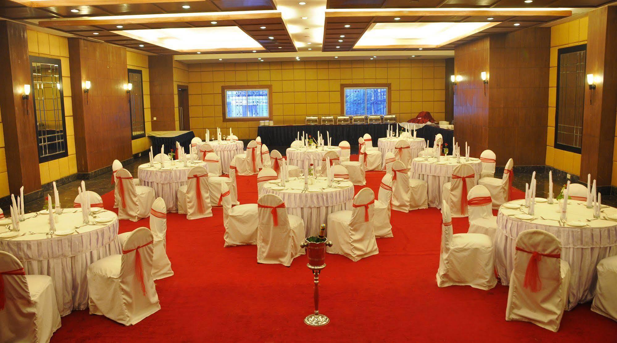 Nalapad'S Hotel Bangalore International Екстериор снимка
